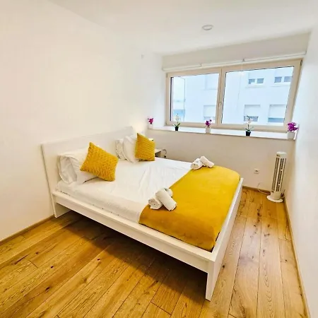 Roomy 3 Bedroom Flat With Outdoor Terrace And Parking Apartament *