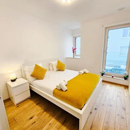 Roomy 3 Bedroom Flat With Outdoor Terrace And Parking * Luxemburg