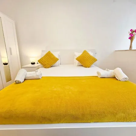 Roomy 3 Bedroom Flat With Outdoor Terrace And Parking