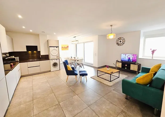 Roomy 3 Bedroom Flat With Outdoor Terrace And Parking * Luxemburg