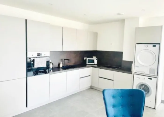 Roomy 3 Bedroom Flat With Outdoor Terrace And Parking Luxemburg