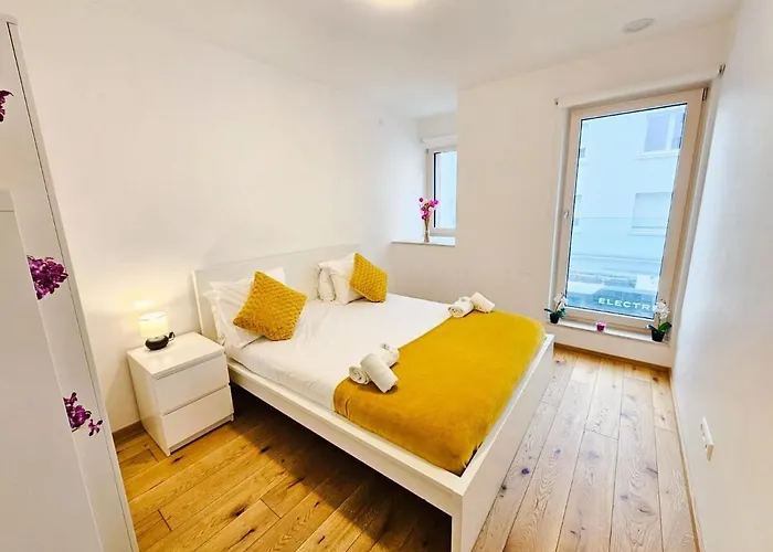 Roomy 3 Bedroom Flat With Outdoor Terrace And Parking * Luxemburg