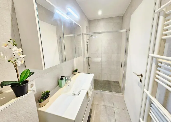 Roomy 3 Bedroom Flat With Outdoor Terrace And Parking Luxemburg